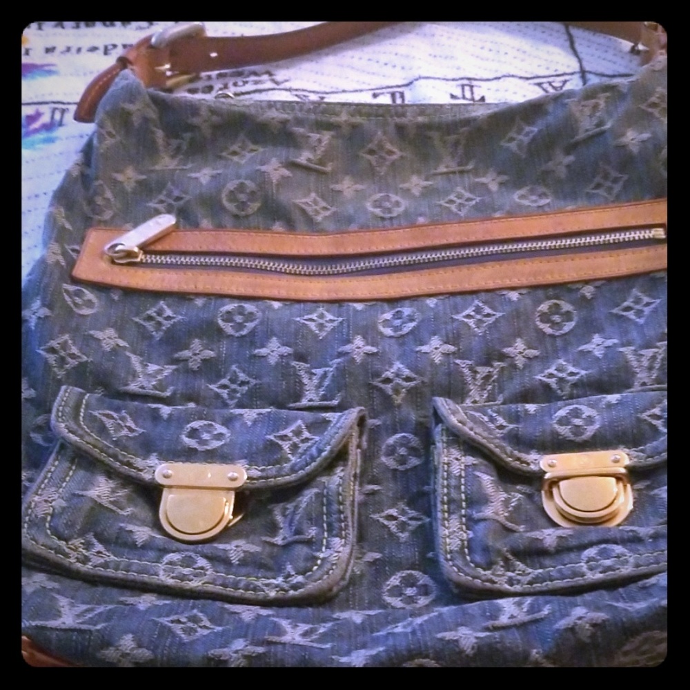 Louis Vuitton purse